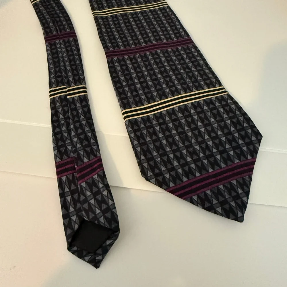 Caravaggio Pure Italian Silk Tie Grey Black Geometric Triangle Burgundy Stripe